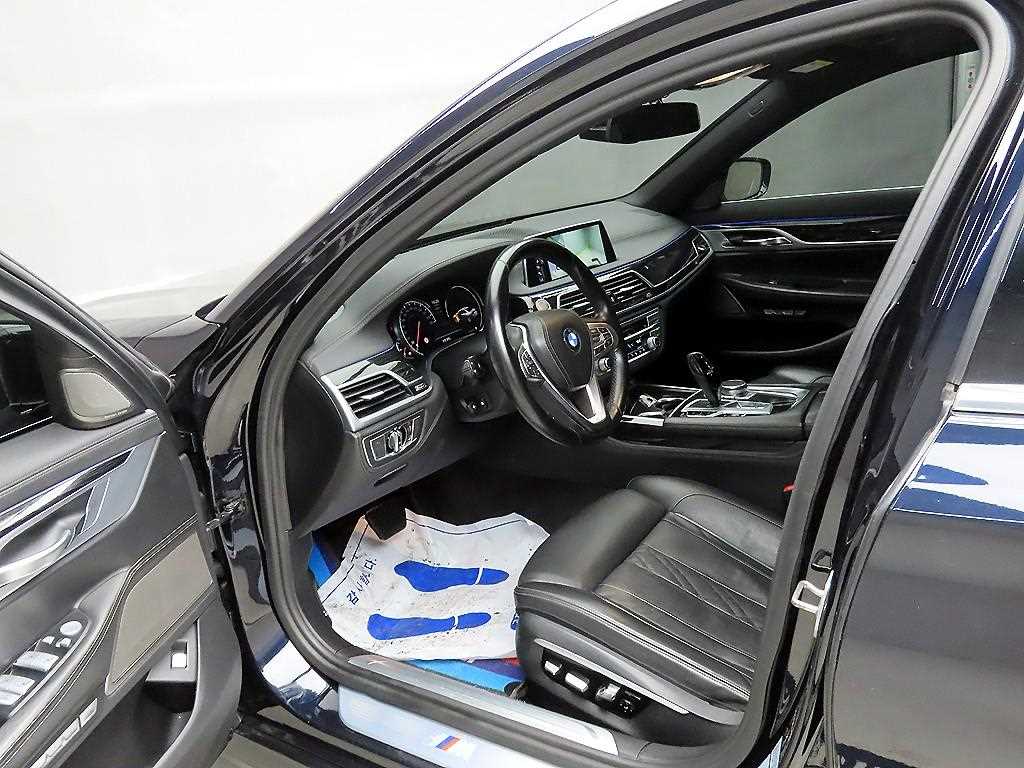 BMW 7 Series - Vista 5