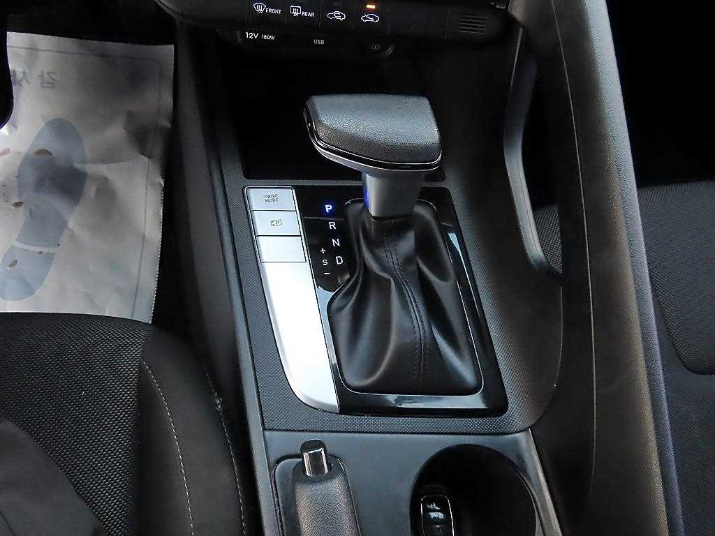 HYUNDAI Avante - Vista 10