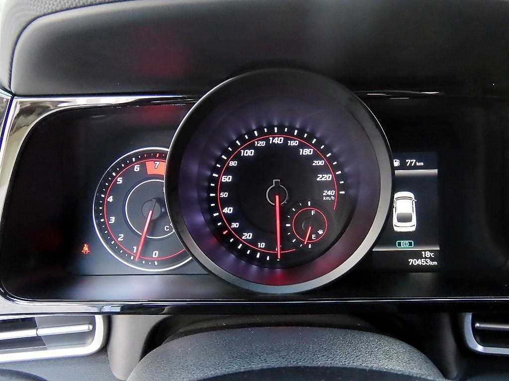 HYUNDAI Avante - Vista 9