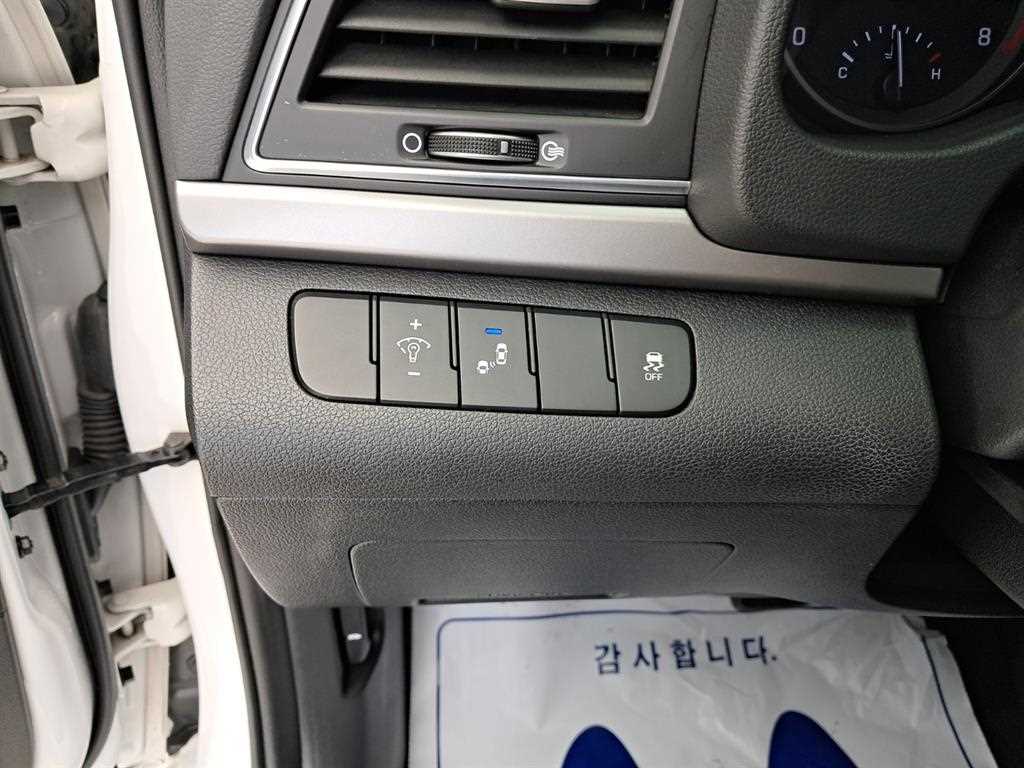 HYUNDAI Avante 2018 Blanco - Importación desde Corea - HF Imports Iquique - Foto 13