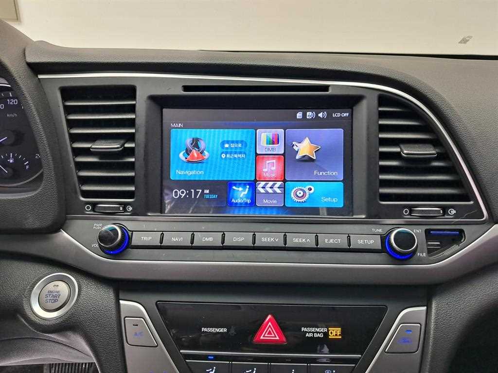 HYUNDAI Avante - Vista 9