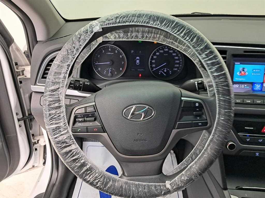 HYUNDAI Avante - Vista 7
