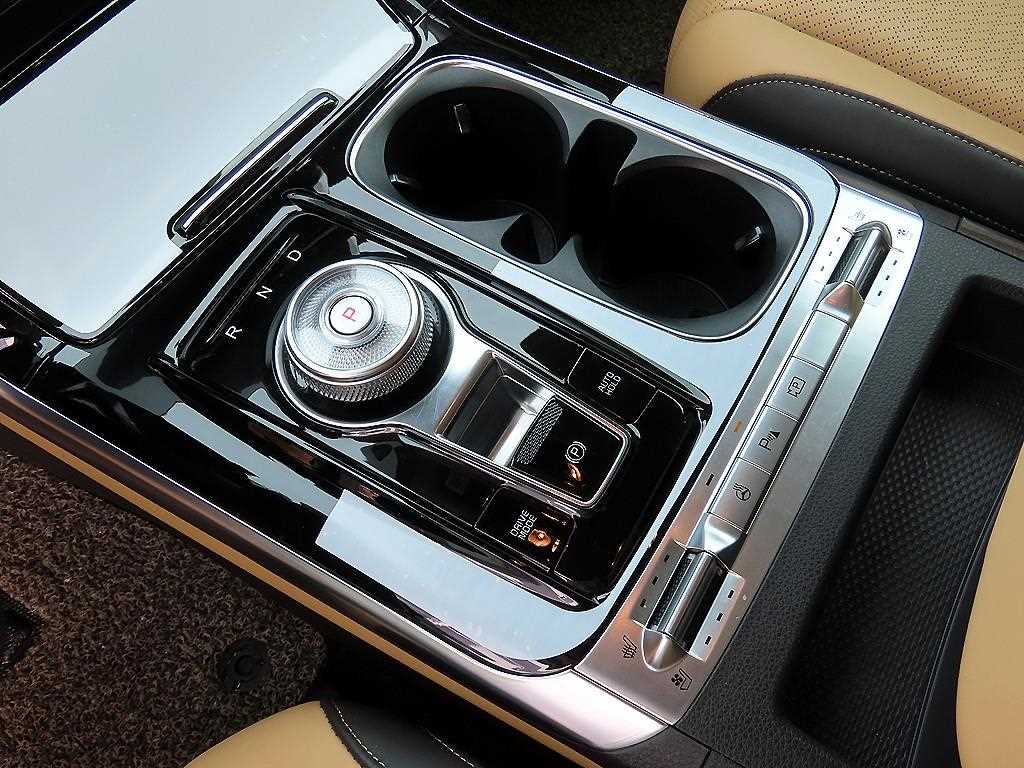 KIA Carnival - Vista 11