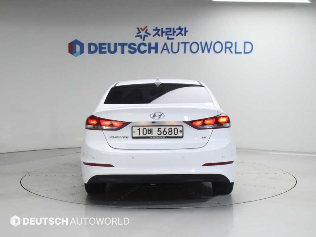 HYUNDAI Avante - Vista 4