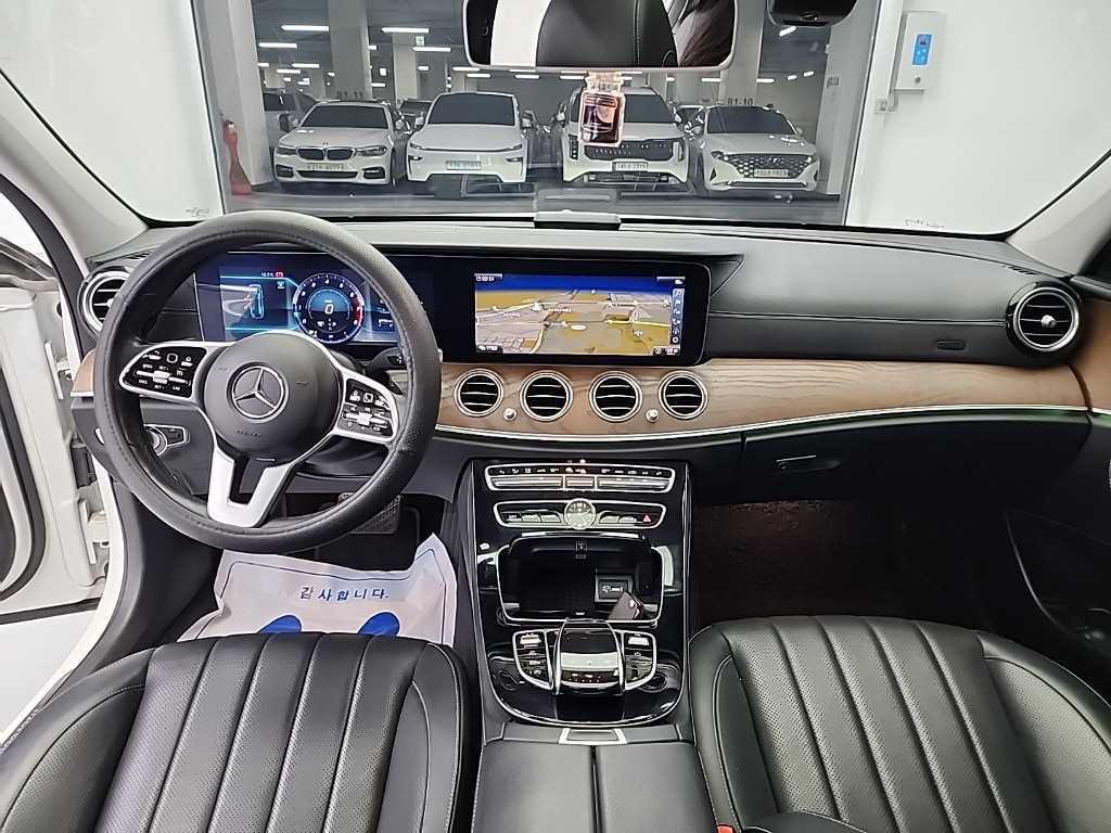 Mercedes Benz E class - Vista 7