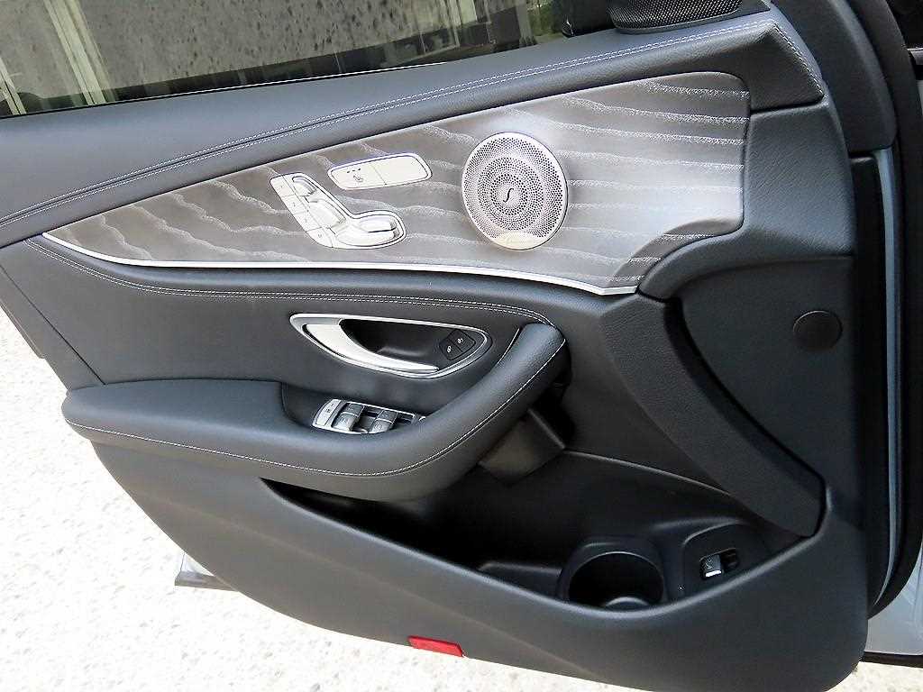 Mercedes Benz E class - Vista 12