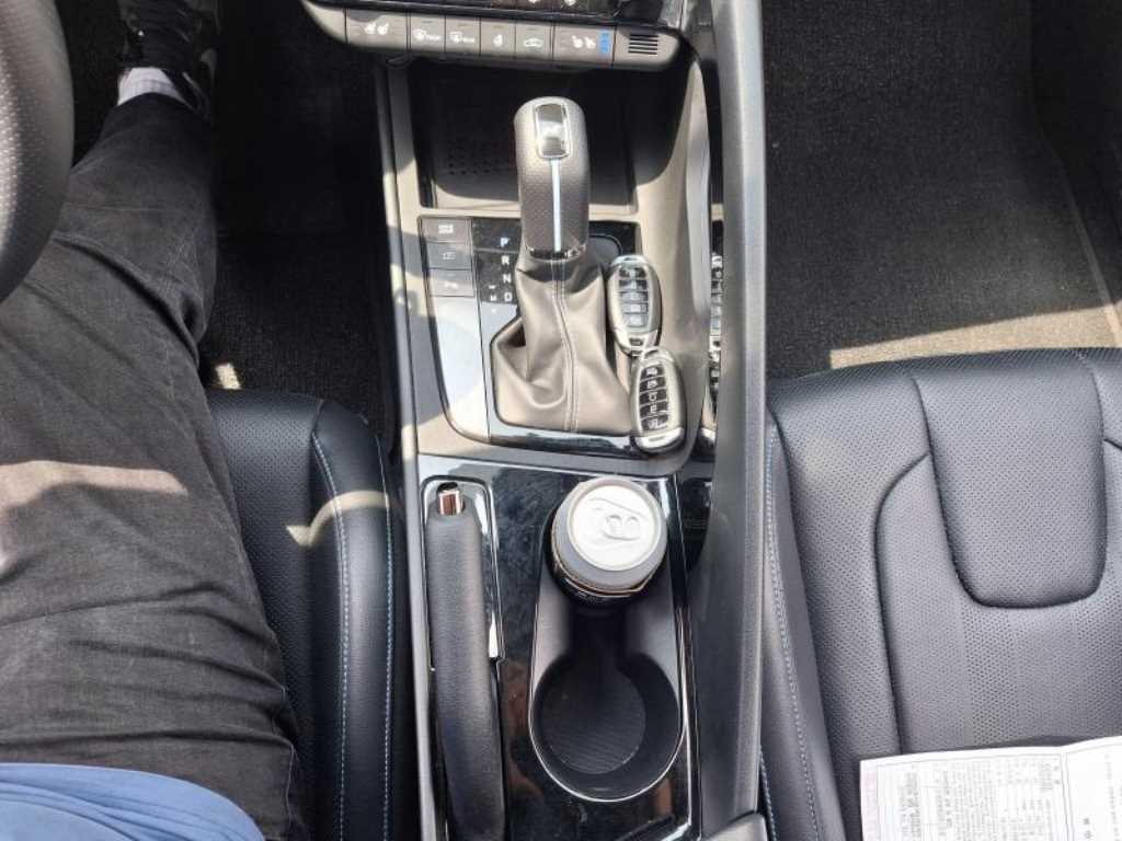 HYUNDAI Avante - Vista 12