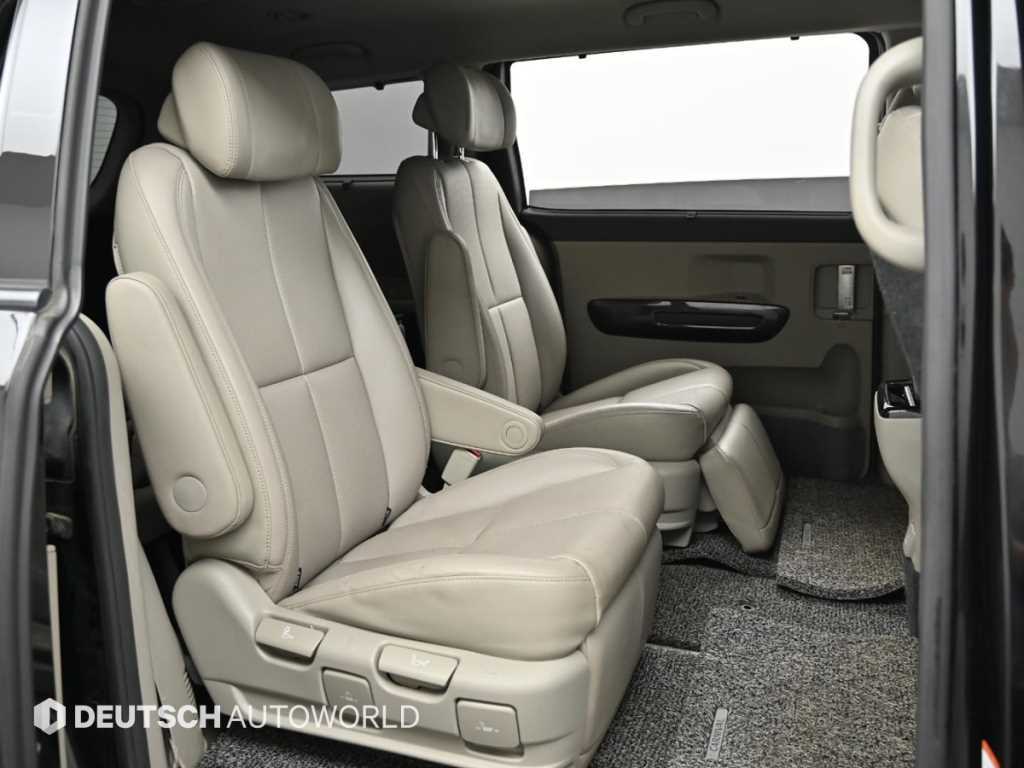 KIA Carnival - Vista 12