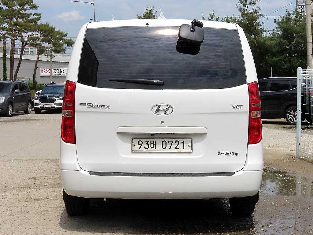 HYUNDAI Starex - Vista 4