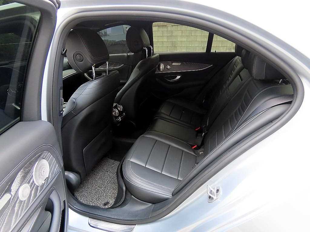 Mercedes Benz E class - Vista 6