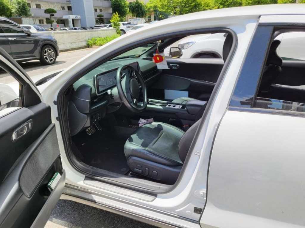 HYUNDAI Ioniq 6 - Vista 11