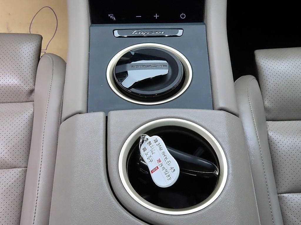 Porsche Taycan - Vista 11
