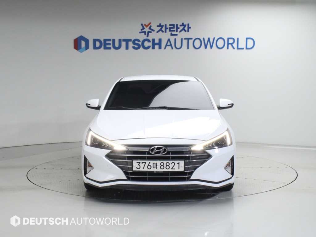 HYUNDAI Avante - Vista 3