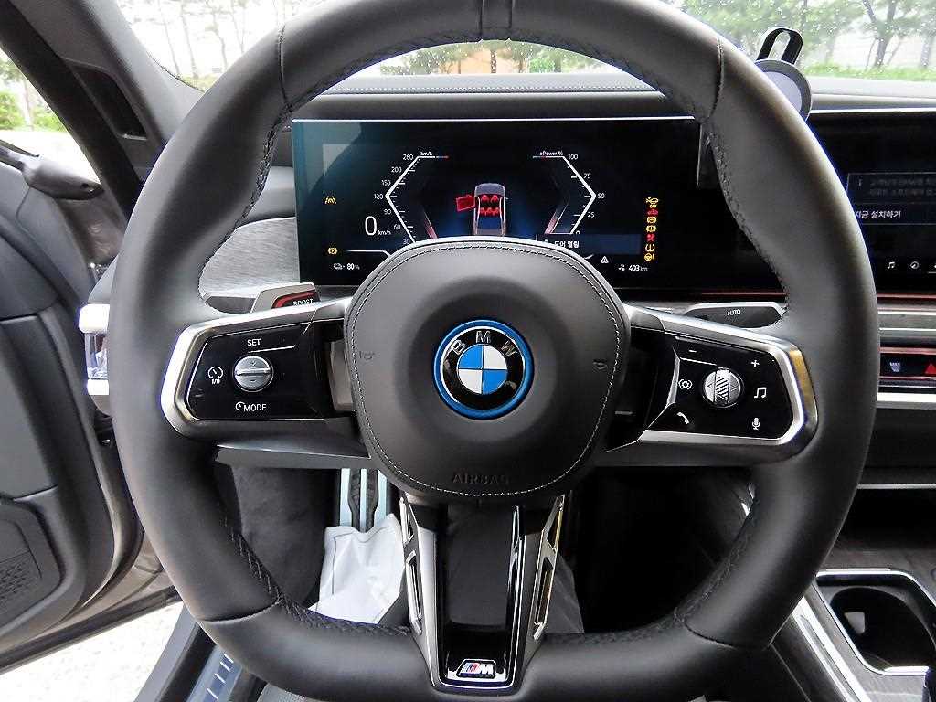 BMW i7 - Vista 8