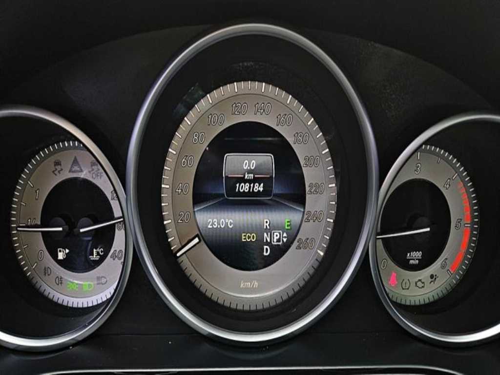 Mercedes Benz E class - Vista 5