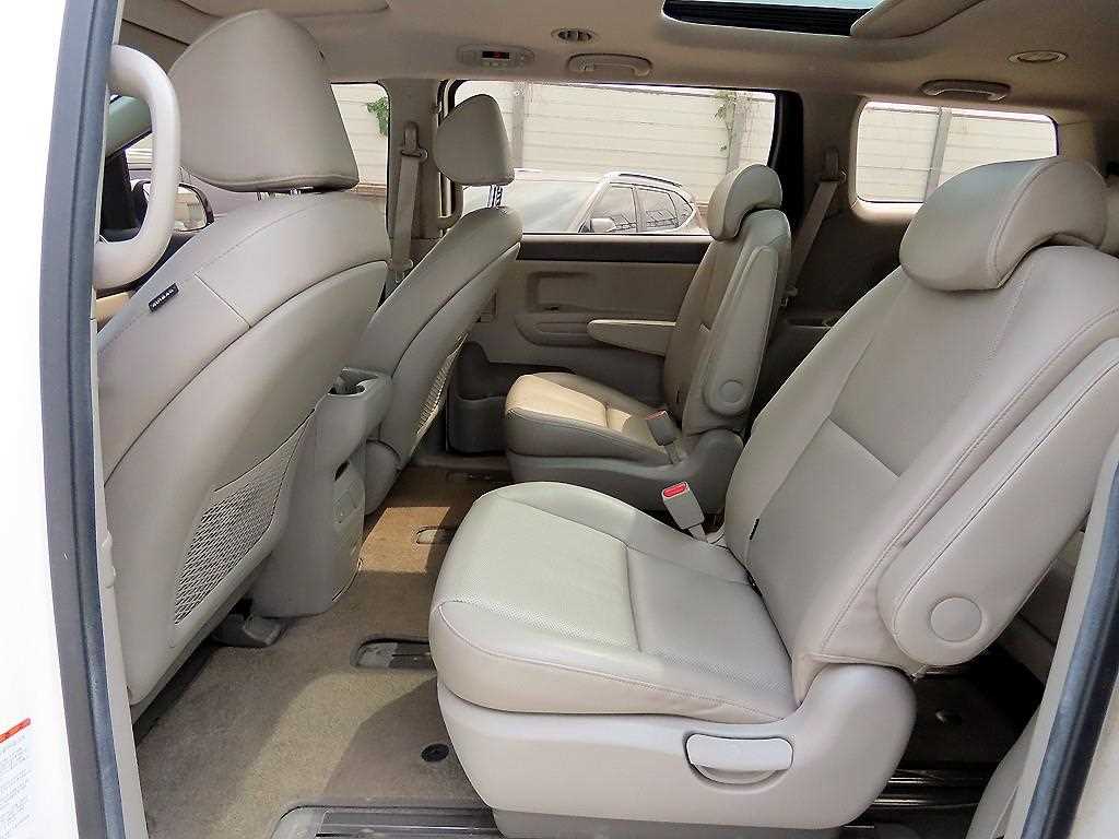 KIA Carnival - Vista 6