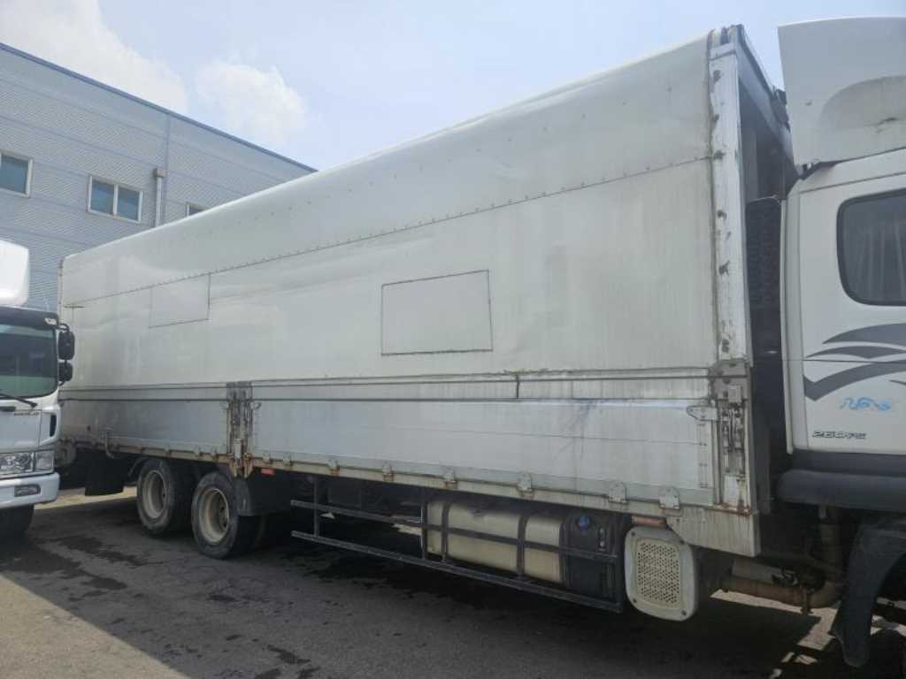 medium and large cargo truck - Vista 4