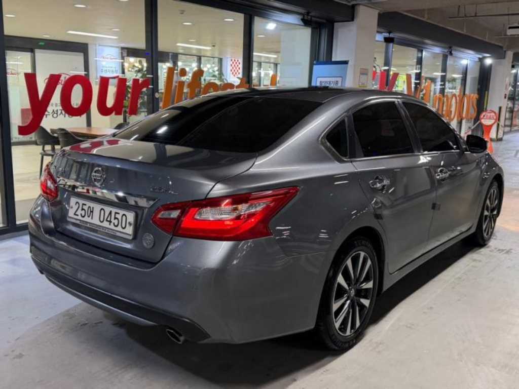 Nissan Altima - Vista 4