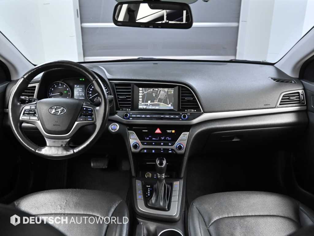 HYUNDAI Avante - Vista 7