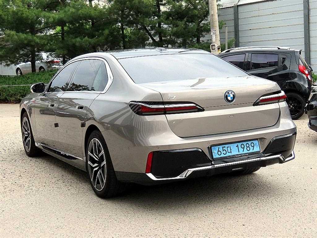 BMW i7 - Vista 3