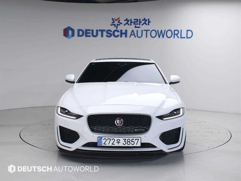 Jaguar XE - Vista 3