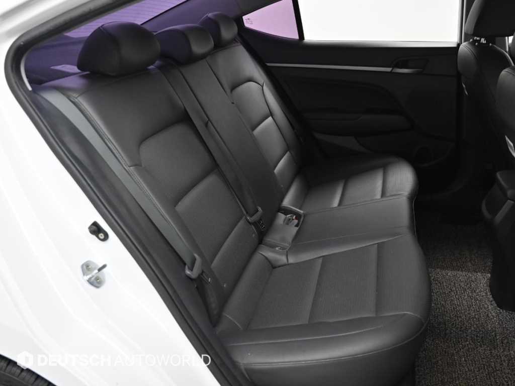 HYUNDAI Avante - Vista 12