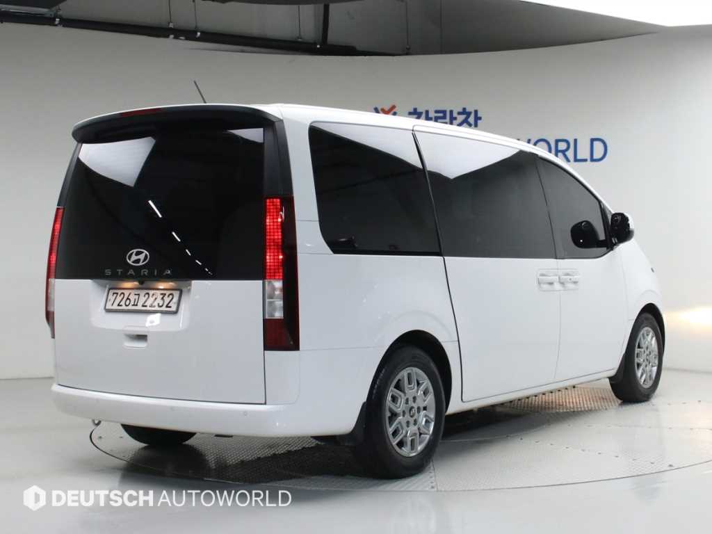 HYUNDAI Staria - Vista 2