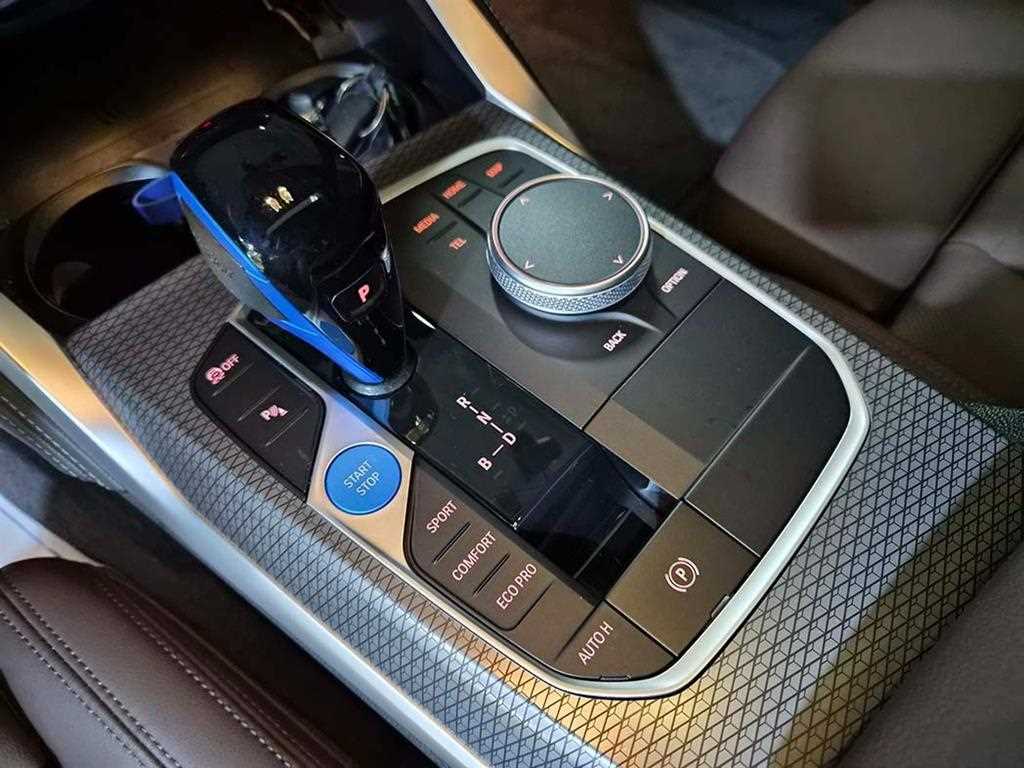 BMW i4 - Vista 11