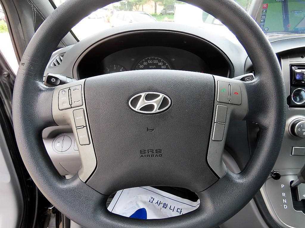 HYUNDAI Starex - Vista 8