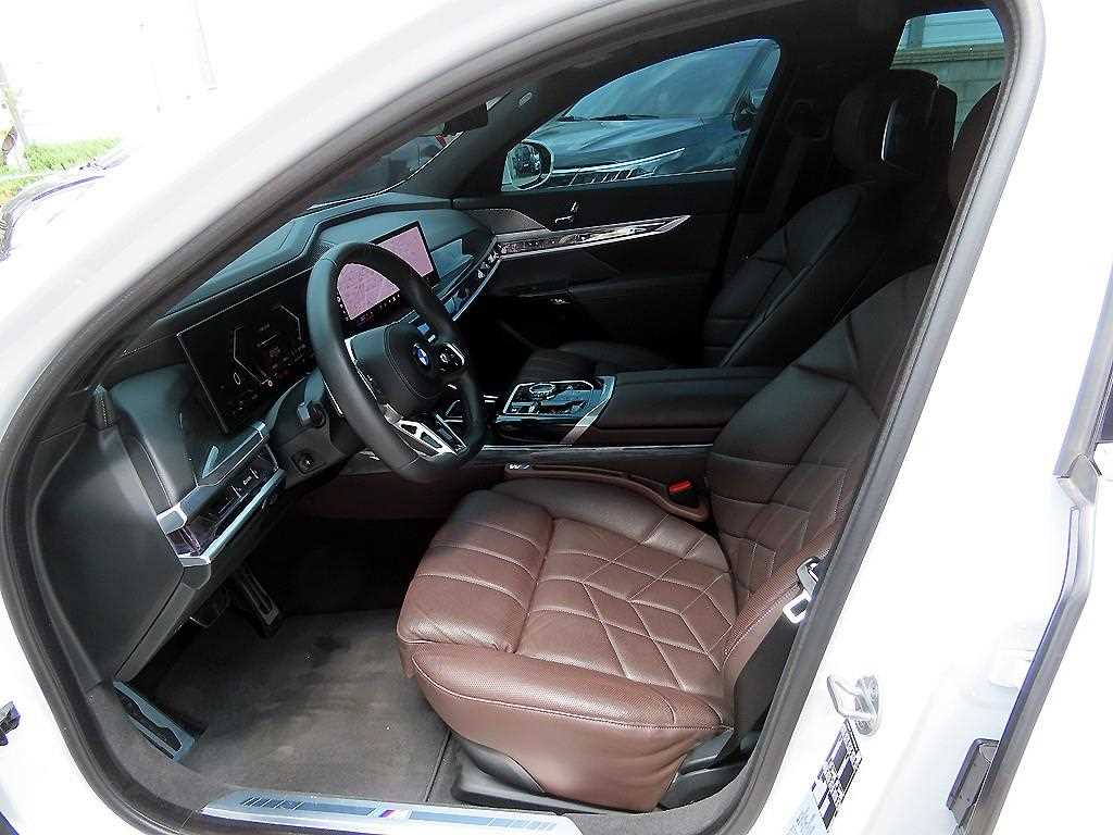 BMW 7 Series - Vista 5
