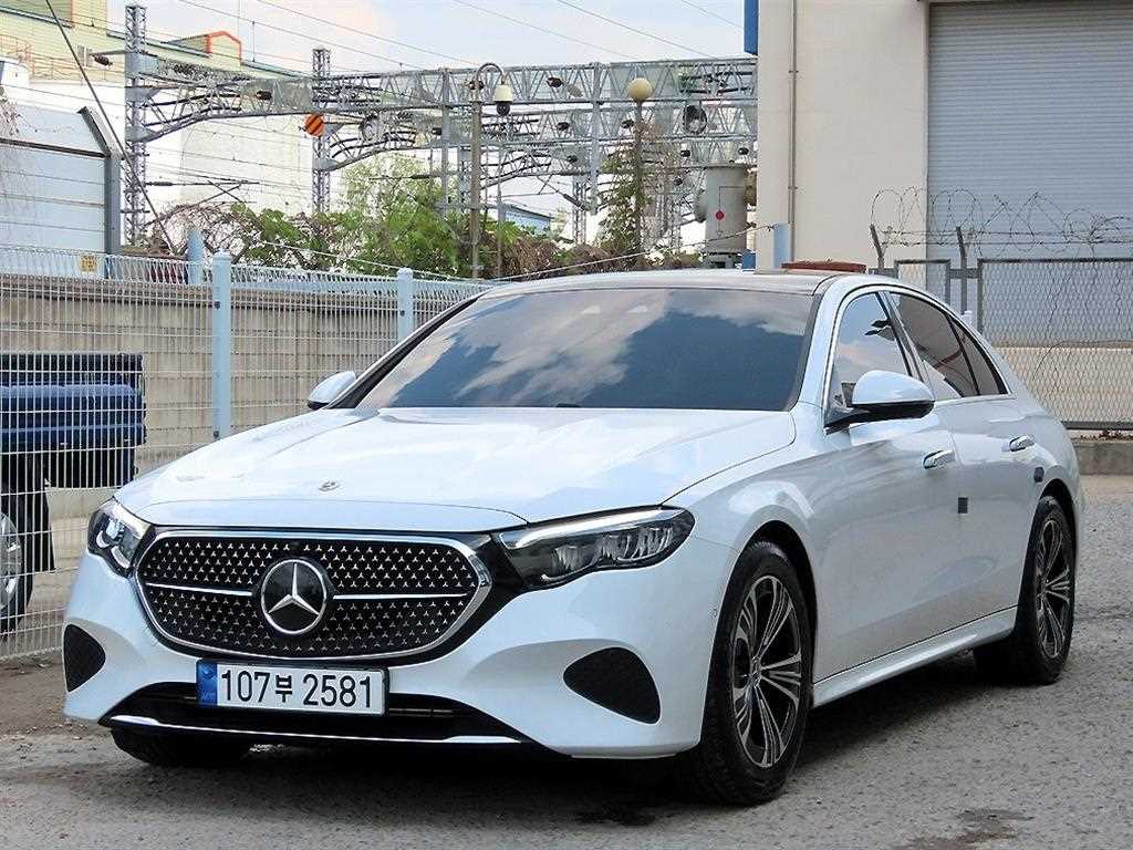 Mercedes Benz E class - Vista 3