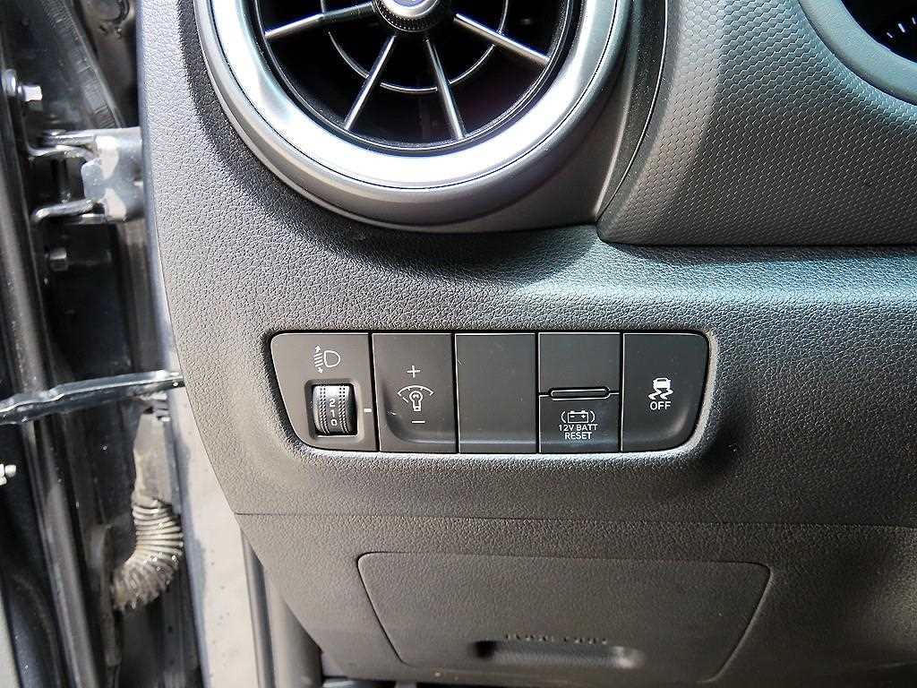 HYUNDAI Kona - Vista 12