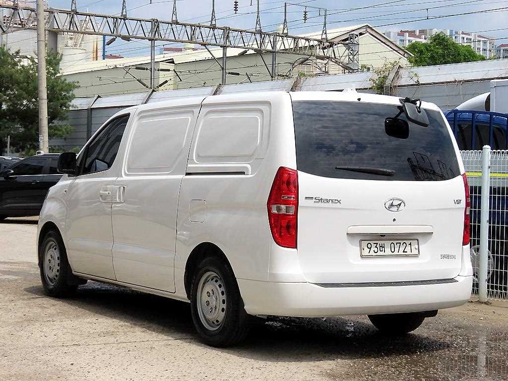 HYUNDAI Starex - Vista 3