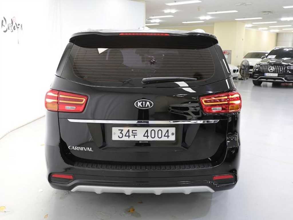 KIA Carnival - Vista 5