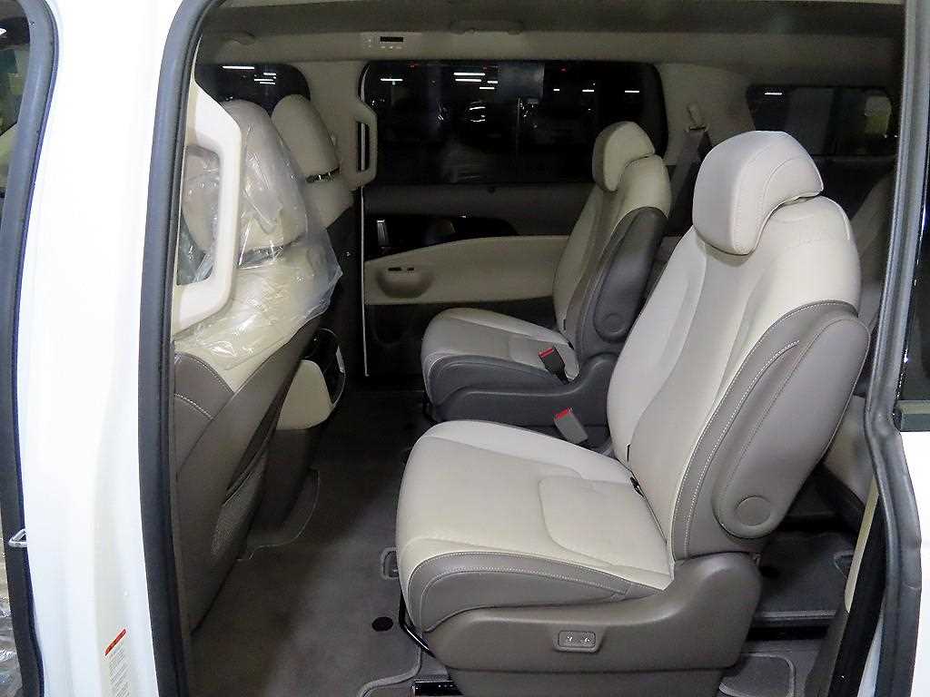 KIA Carnival - Vista 7
