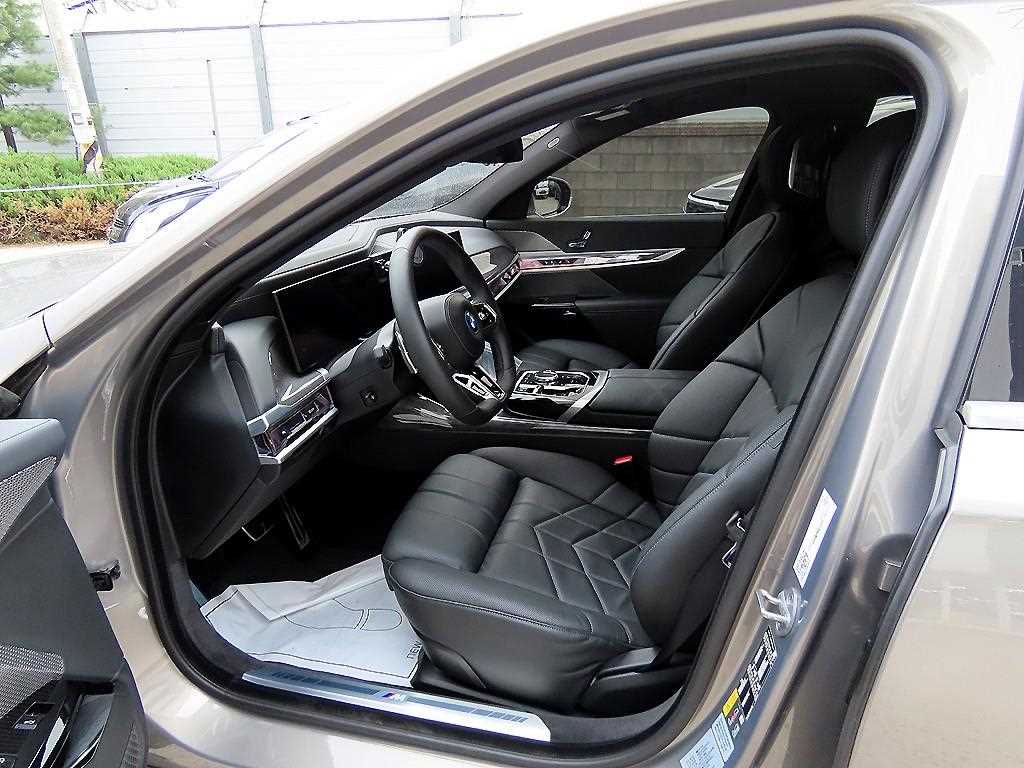 BMW i7 - Vista 5