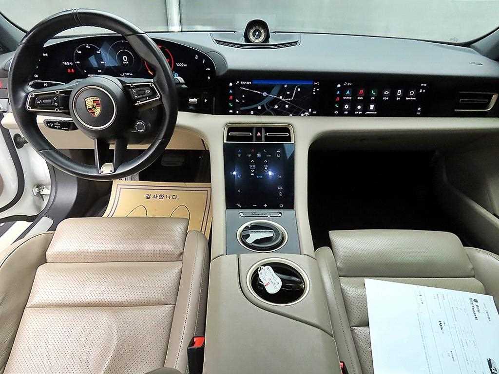 Porsche Taycan - Vista 7