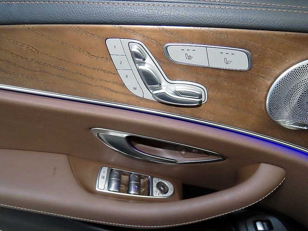Mercedes Benz E class - Vista 4