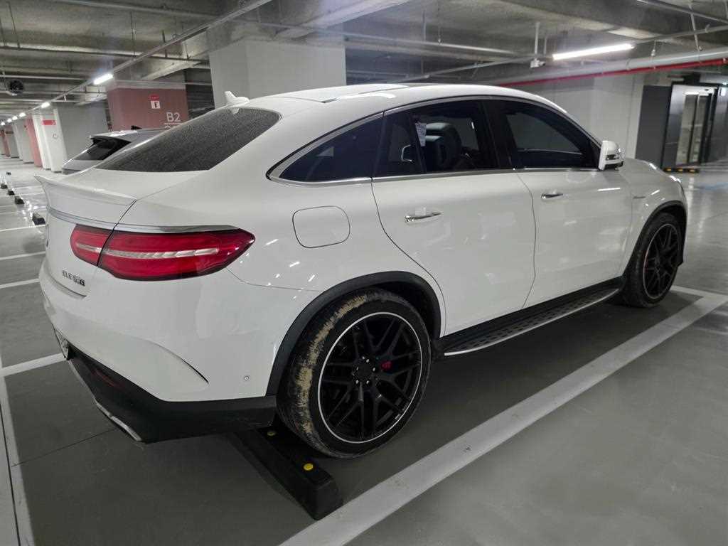 Mercedes Benz GLE Class - Vista 4
