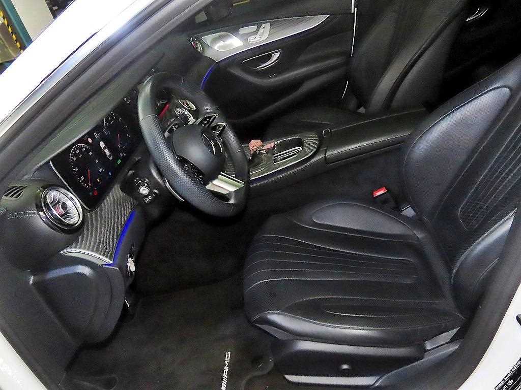 Mercedes Benz CLS Class - Vista 6