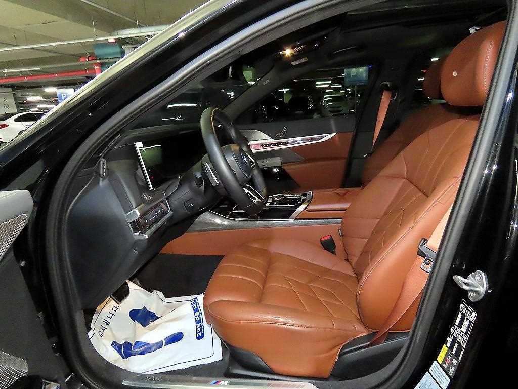 BMW i7 - Vista 6