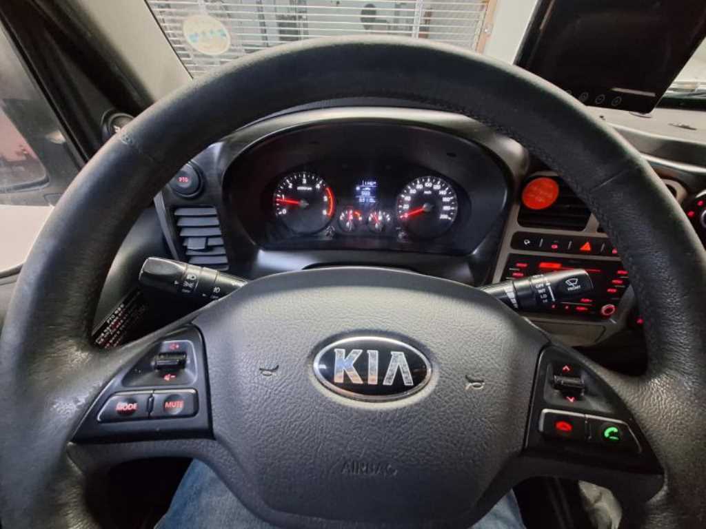 Small Truck Complaint (complaint vehicle) - Vista 10