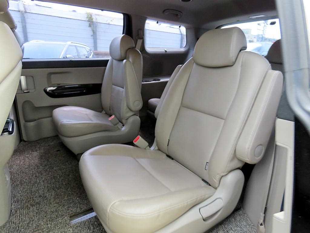 KIA Carnival - Vista 6