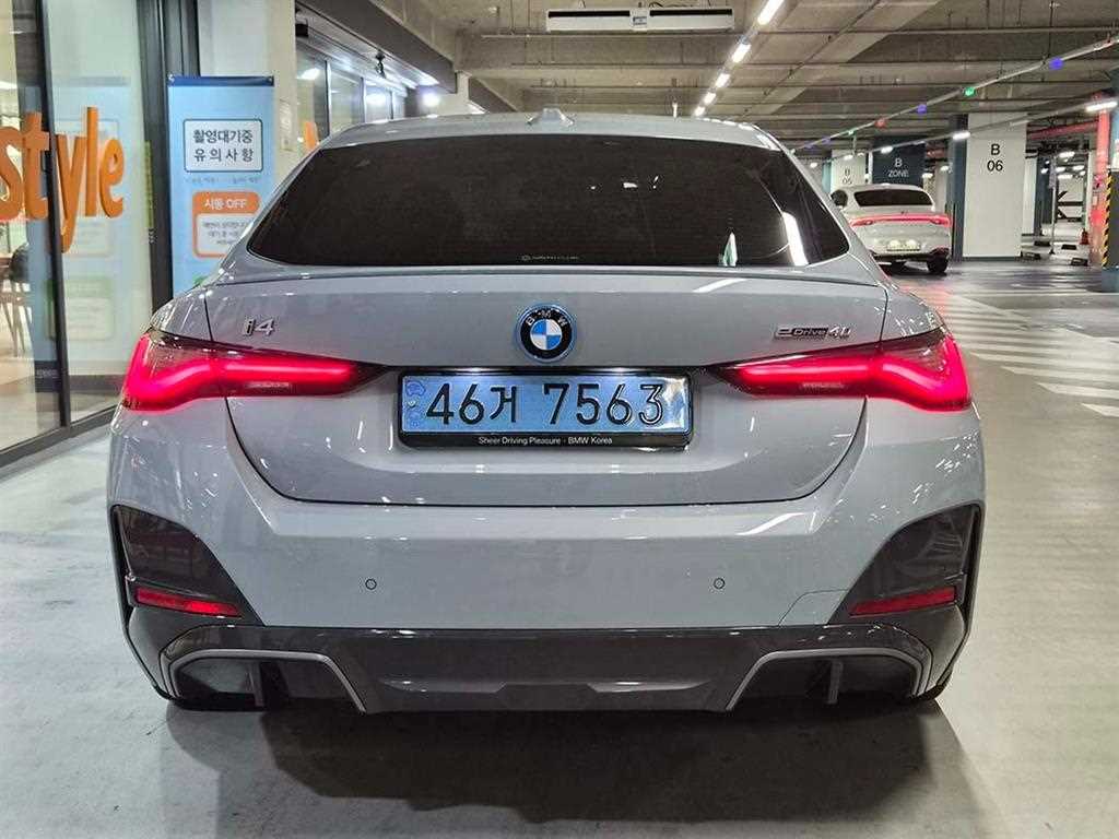 BMW i4 - Vista 5