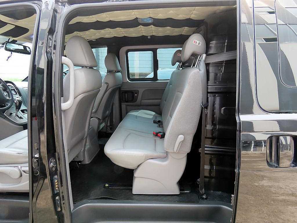 HYUNDAI Starex - Vista 6