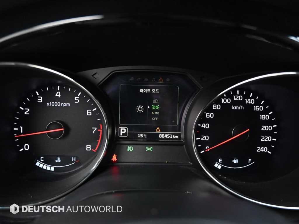 KIA Carnival - Vista 8