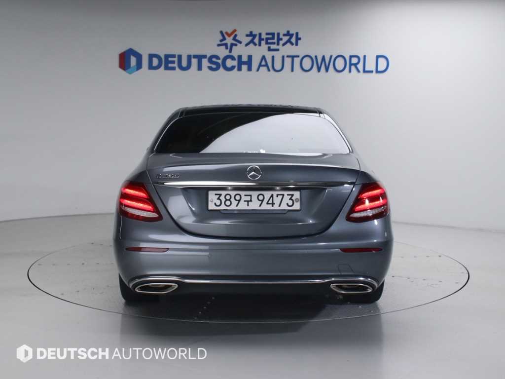 Mercedes Benz E class - Vista 4