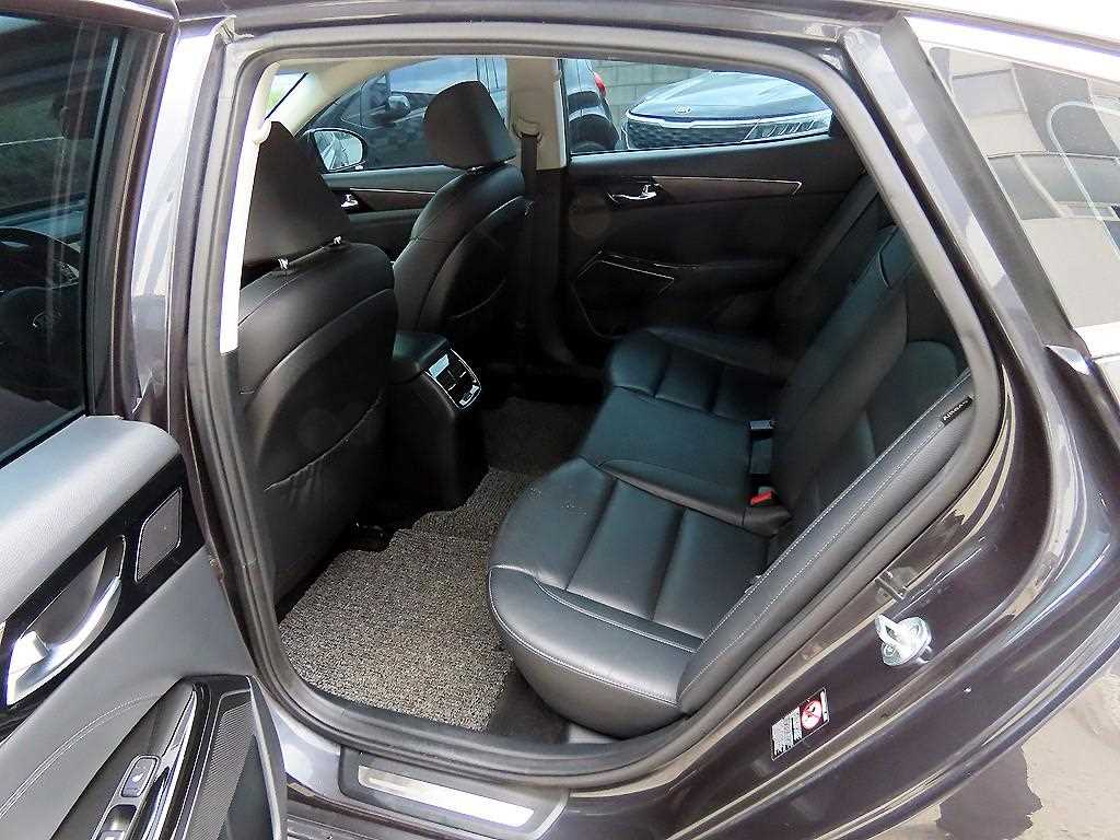 KIA K7 - Vista 6