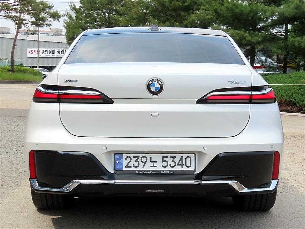 BMW 7 Series - Vista 4