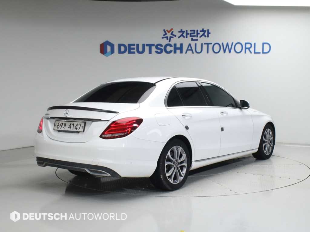 Mercedes Benz C Class - Vista 3